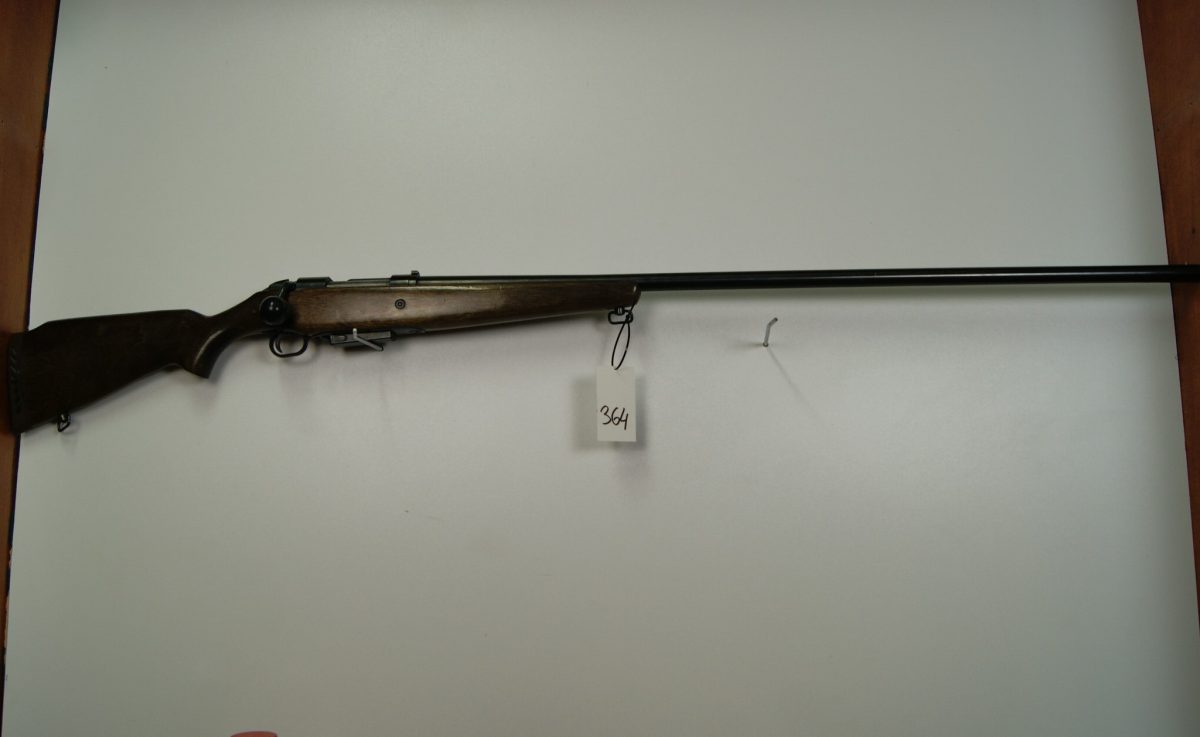Strzelba śrutowa z zamkiem czterotaktowym Mossberg 395 kaliber 12/76.Broń używana