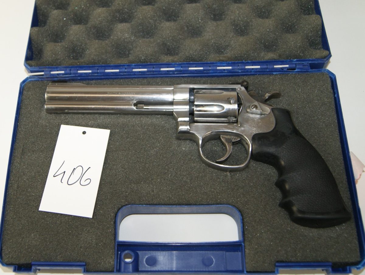 Rewolwer bocznego zapłonu Smith&Wesson 617 kaliber 22lr.Broń używana
