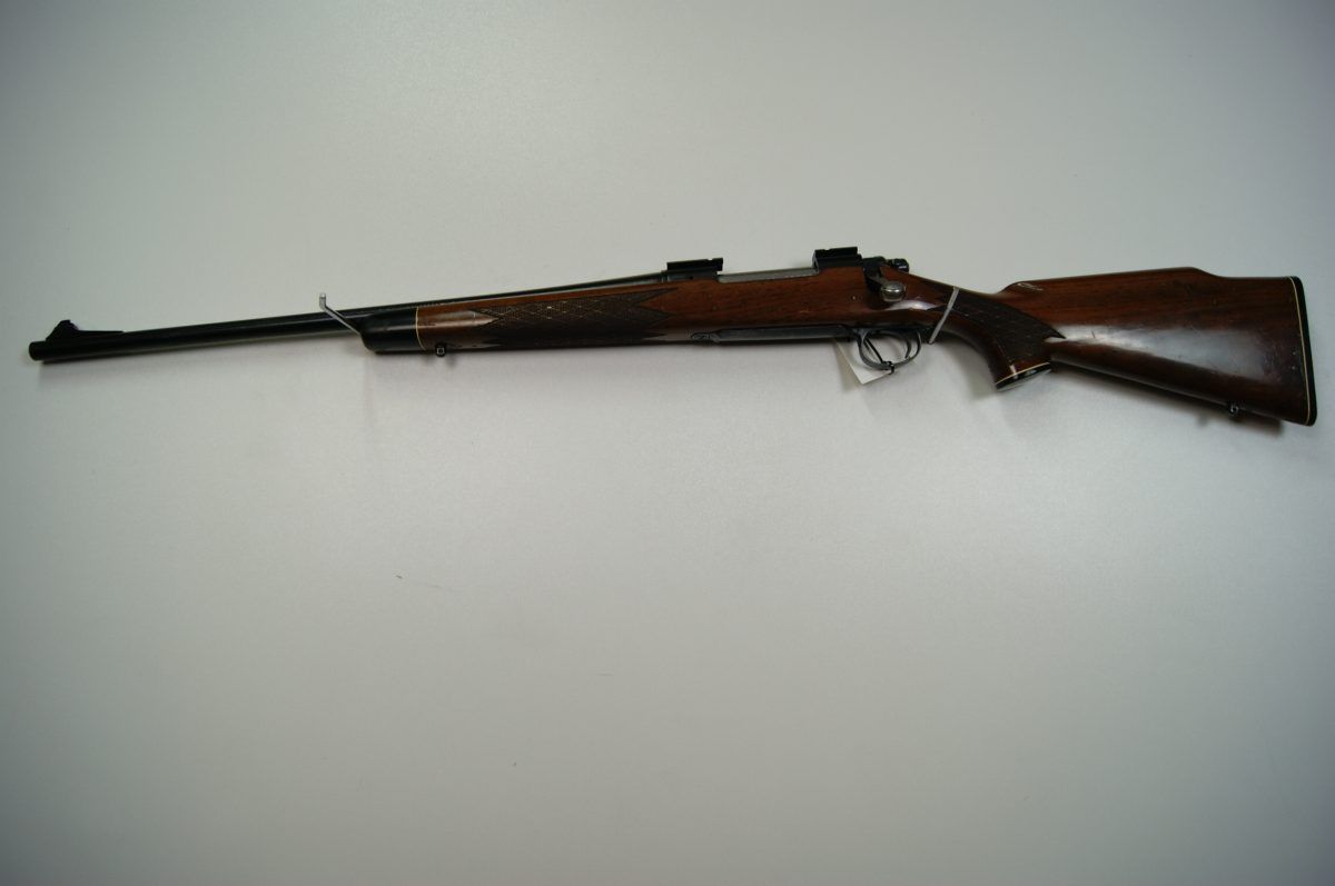 Sztucer dla leworęcznych Remington 700 w kalibrze 30-06.Broń używana.